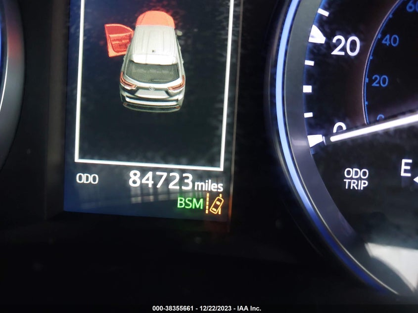 2019 TOYOTA HIGHLANDER XLE VIN: 5TDKZRFH0KS556373