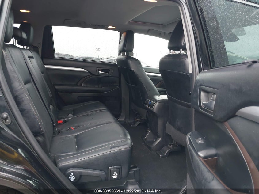 2019 TOYOTA HIGHLANDER XLE VIN: 5TDKZRFH0KS556373