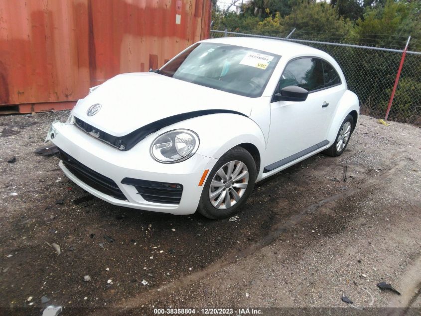 2018 Volkswagen Beetle 2.0T Coast/2.0T S VIN: 3VWFD7AT8JM710811 Lot: 38358804