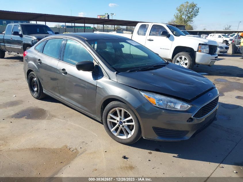 2015 Ford Focus S VIN: 1FADP3E29FL240492 Lot: 38362657