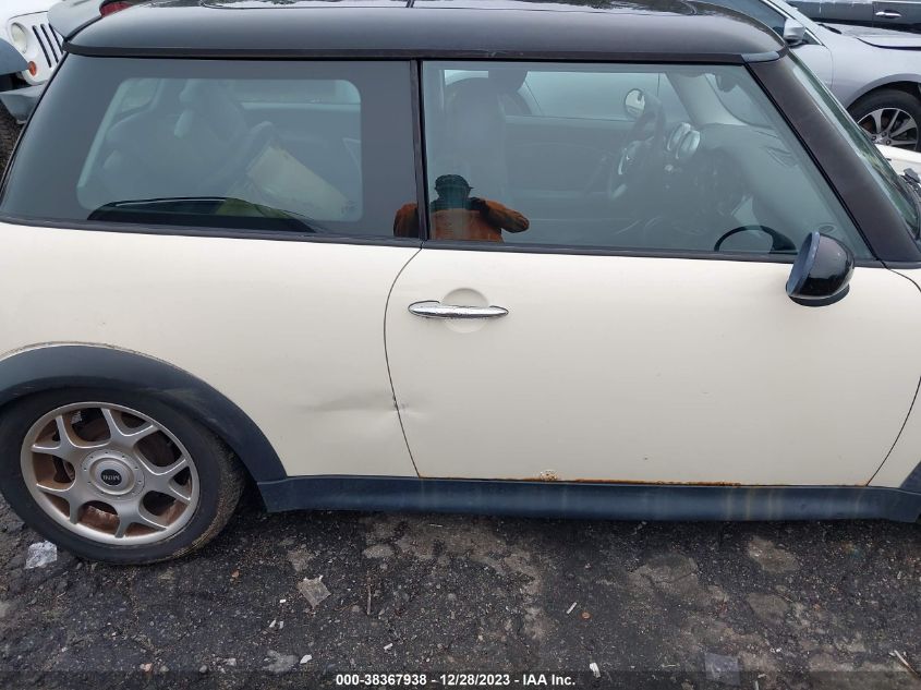 2005 Mini Cooper S VIN: WMWRE33455TD92214 Lot: 38367938