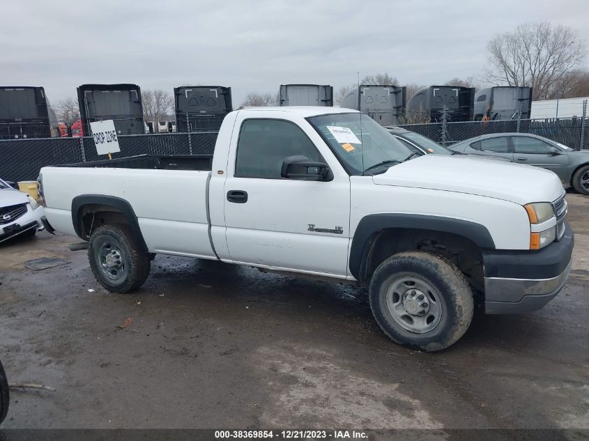 2005 Chevrolet Silverado 2500Hd Work Truck VIN: 1GCHC24U15E293551 Lot: 38369854