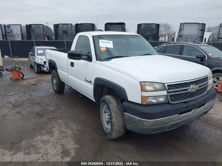 2005 Chevrolet Silverado 2500Hd Work Truck VIN: 1GCHC24U15E293551 Lot: 38369854