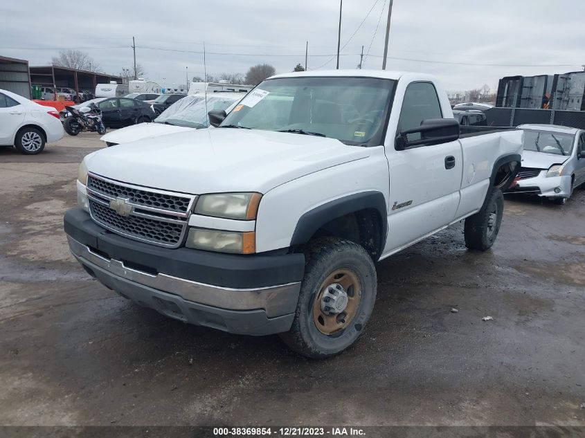 2005 Chevrolet Silverado 2500Hd Work Truck VIN: 1GCHC24U15E293551 Lot: 38369854