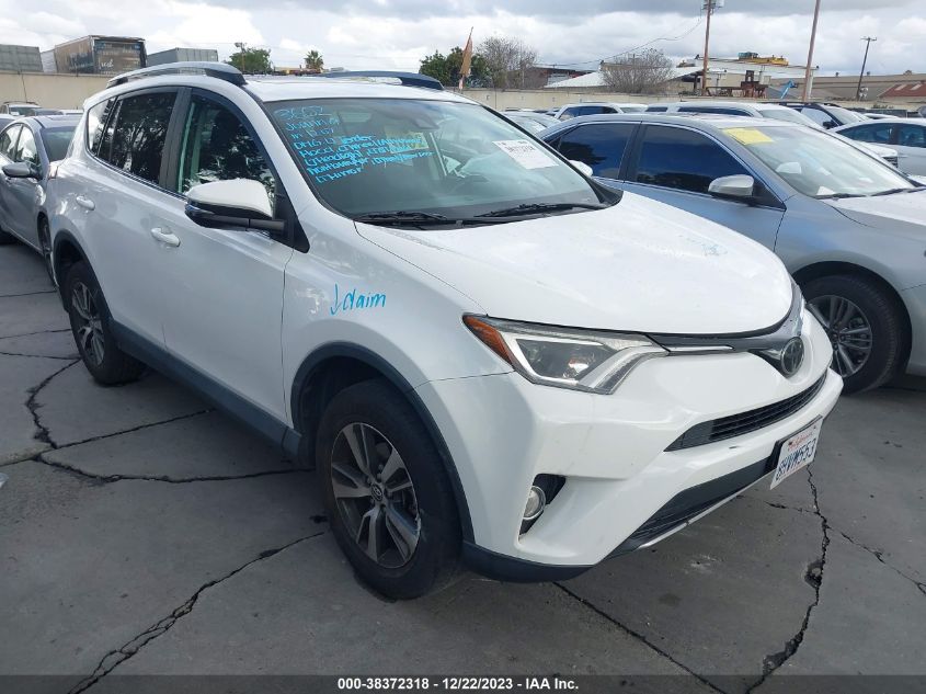 2T3WFREV8JW412617 2018 Toyota Rav4 Xle