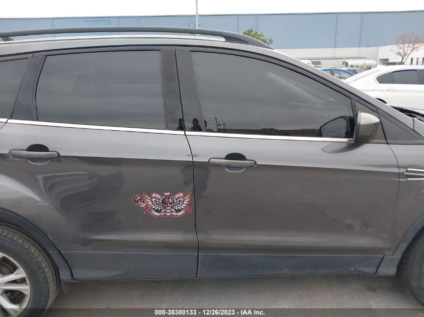 1FMCU0GD5JUB16052 2018 Ford Escape Se