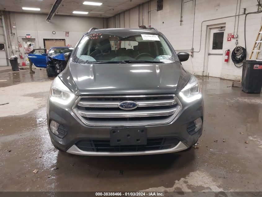 1FMCU9G9XHUB71008 2017 Ford Escape Se