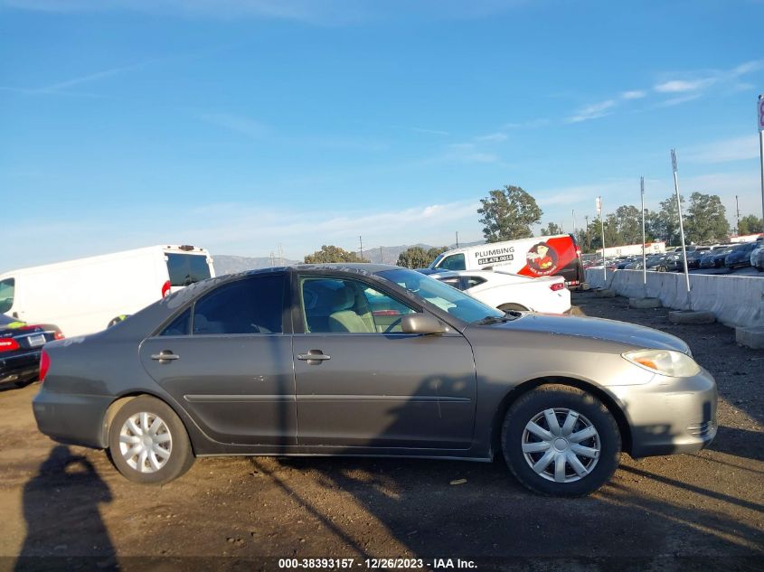 2002 Toyota Camry Le VIN: 4T1BE30K72U565270 Lot: 38393157