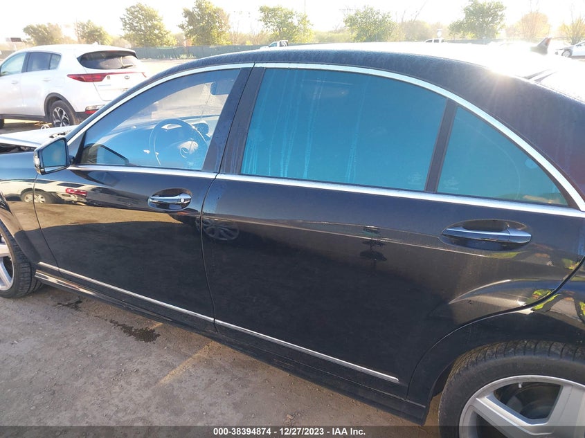 2013 MERCEDES-BENZ S 550 WDDNG7DB1DA520963