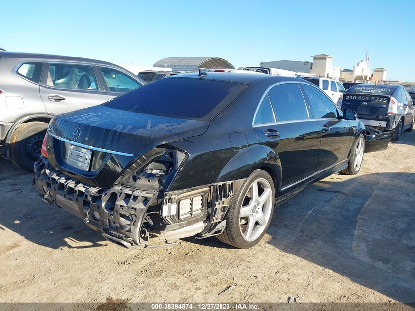 2013 MERCEDES-BENZ S 550 WDDNG7DB1DA520963