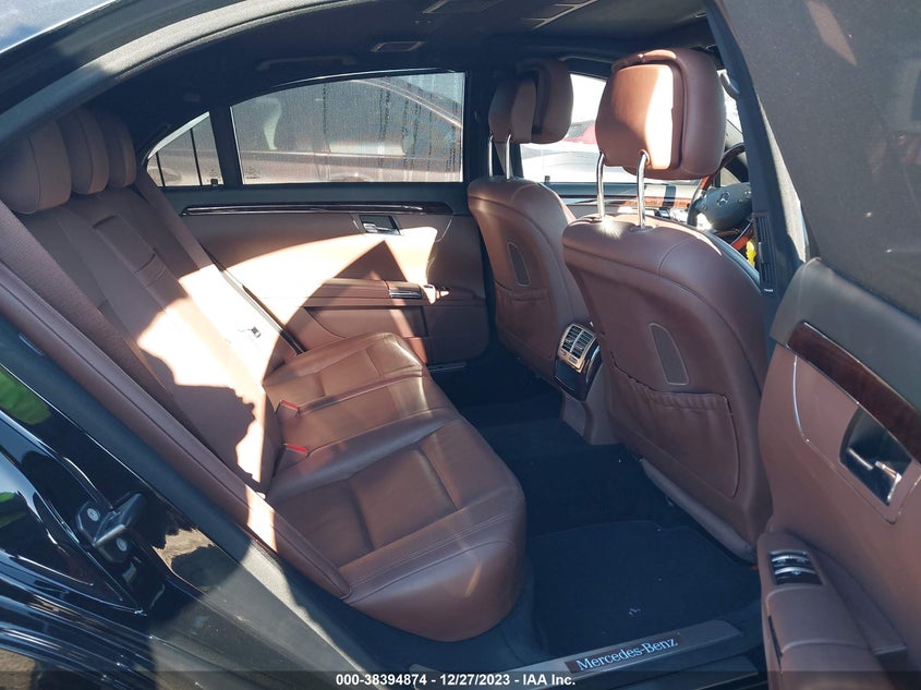 2013 MERCEDES-BENZ S 550 WDDNG7DB1DA520963