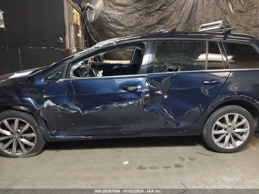 2016 VOLKSWAGEN GOLF SPORTWAGEN TSI SE 4-DOOR - 3VWC17AUXGM519162