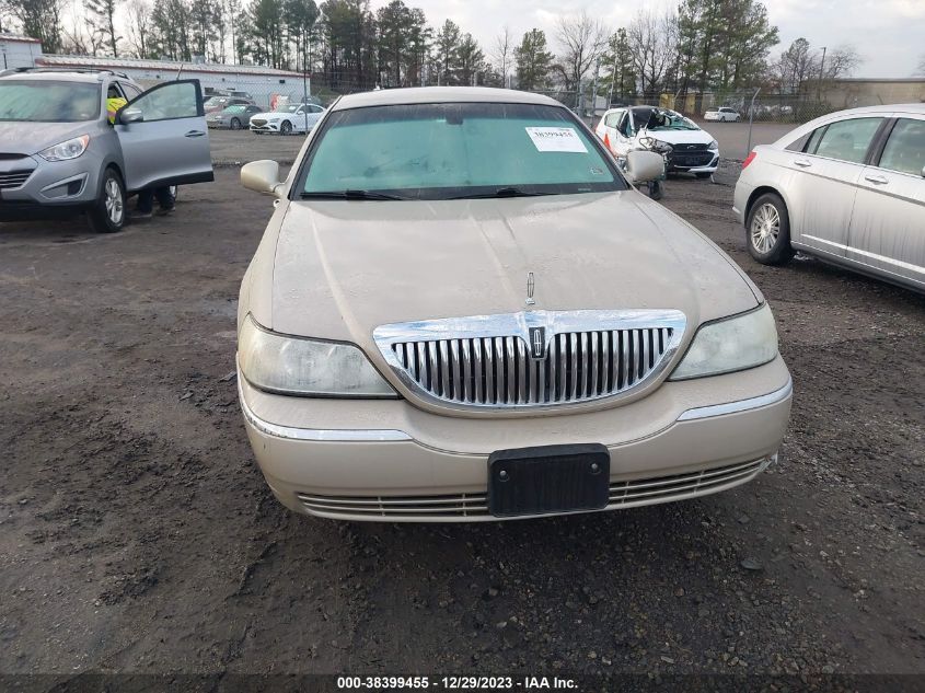 2007 Lincoln Town Car Signature VIN: 1LNHM81V57Y621984 Lot: 38399455