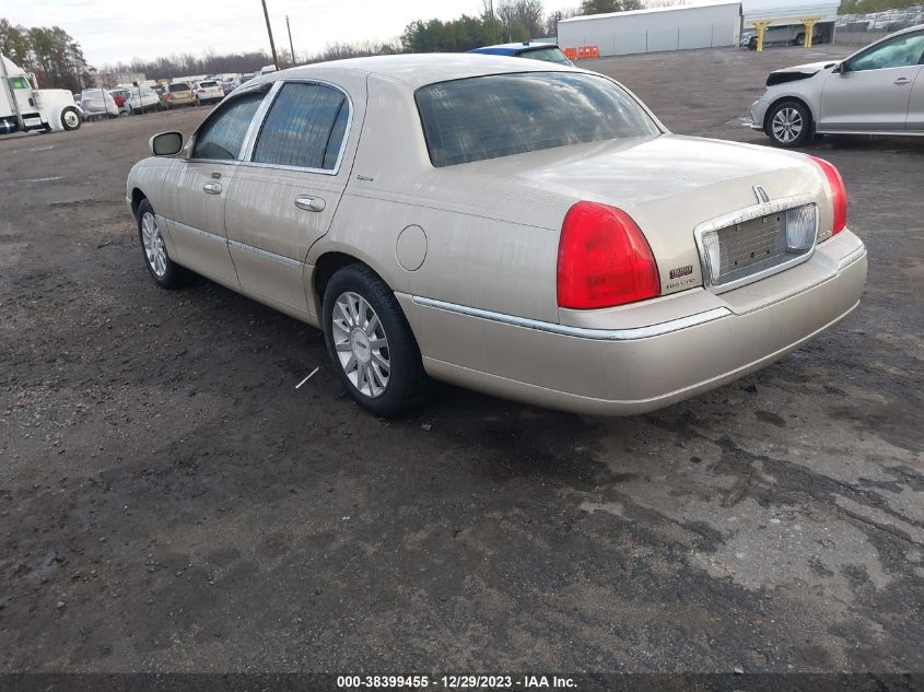 2007 Lincoln Town Car Signature VIN: 1LNHM81V57Y621984 Lot: 38399455