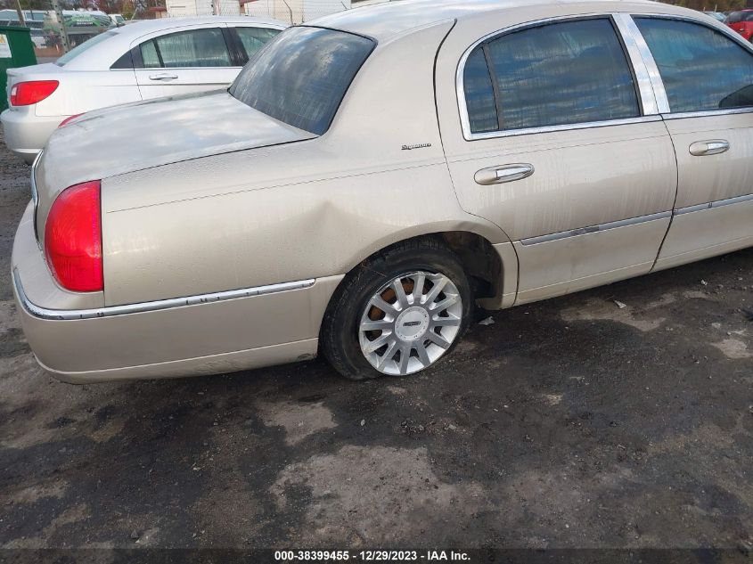 2007 Lincoln Town Car Signature VIN: 1LNHM81V57Y621984 Lot: 38399455