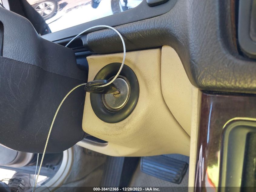 1993 Acura Legend L VIN: JH4KA7663PC030272 Lot: 38412365