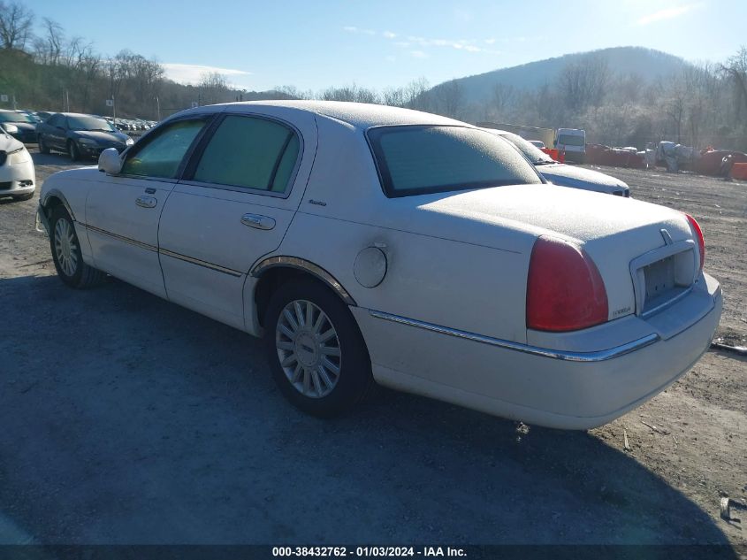 2003 Lincoln Town Car Executive VIN: 1LNHM81W73Y608656 Lot: 38432762