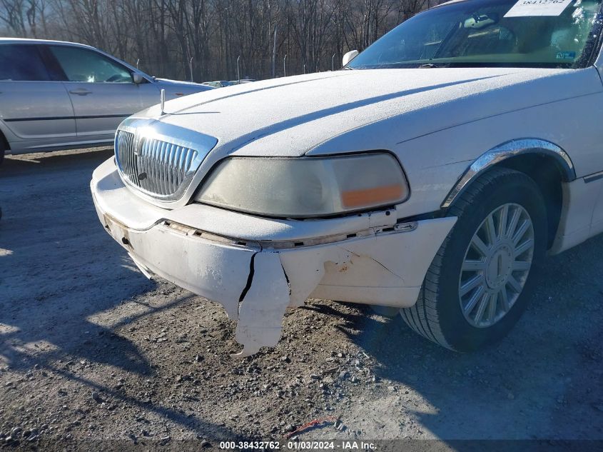 2003 Lincoln Town Car Executive VIN: 1LNHM81W73Y608656 Lot: 38432762