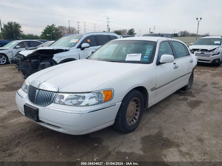 2001 Lincoln Town Car Executive VIN: 1LNHM81W21Y720052 Lot: 38434827