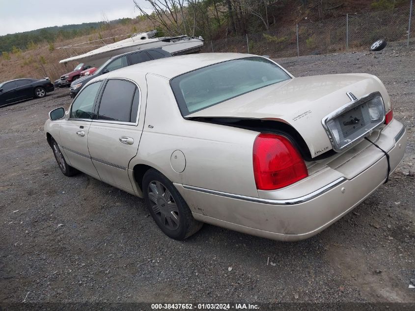 2003 Lincoln Town Car Cartier/Cartier Premium VIN: 1LNHM83W43Y636587 Lot: 38437652