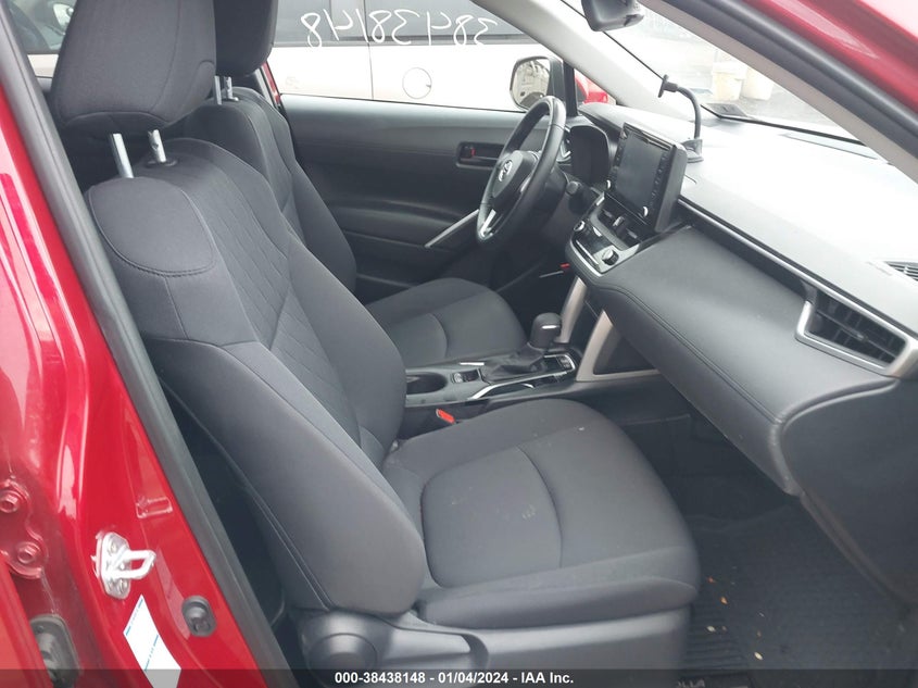 2022 Toyota Corolla Cross Le VIN: 7MUCAABG4NV012463 Lot: 38438148