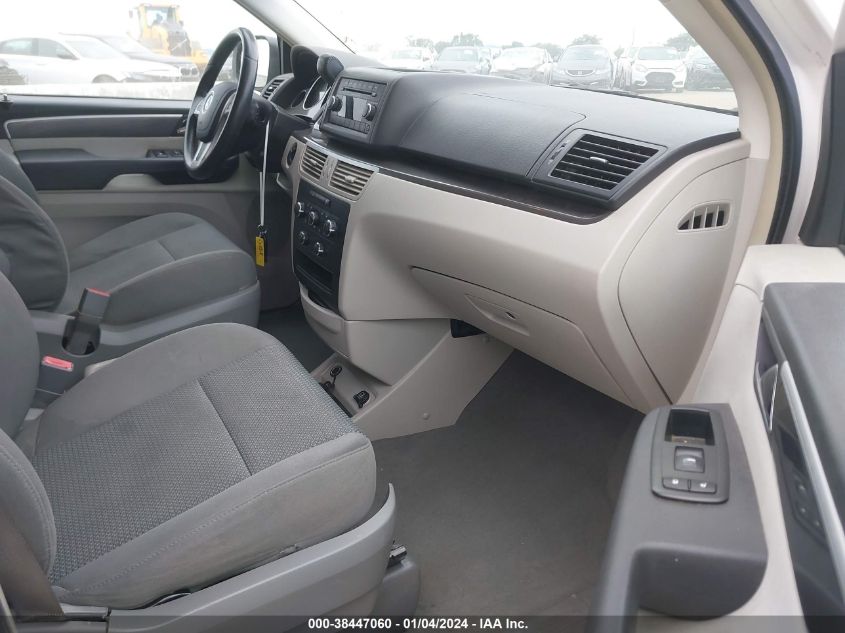 2C4RVAAG5CR391005 2012 Volkswagen Routan S