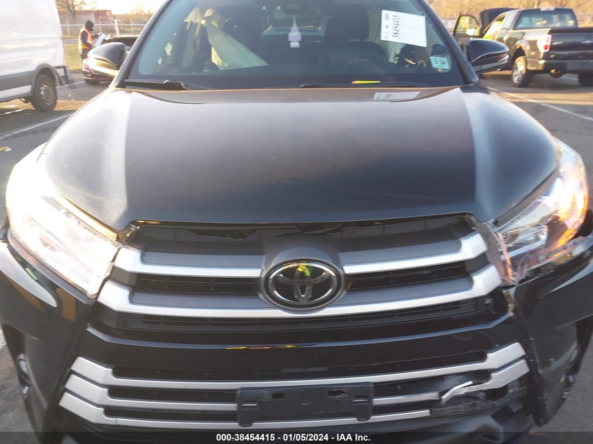 2019 TOYOTA HIGHLANDER XLE VIN: 5TDJZRFH9KS571109