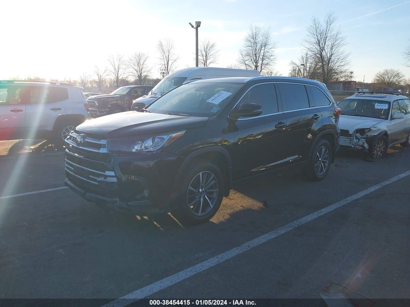 2019 TOYOTA HIGHLANDER XLE VIN: 5TDJZRFH9KS571109