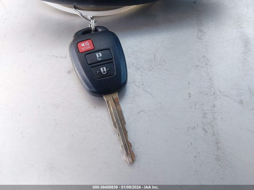 JTMWFREV5JJ728135 2018 Toyota Rav4 Xle