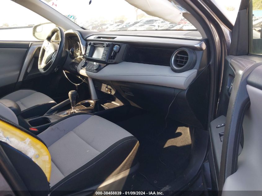 JTMWFREV5JJ728135 2018 Toyota Rav4 Xle