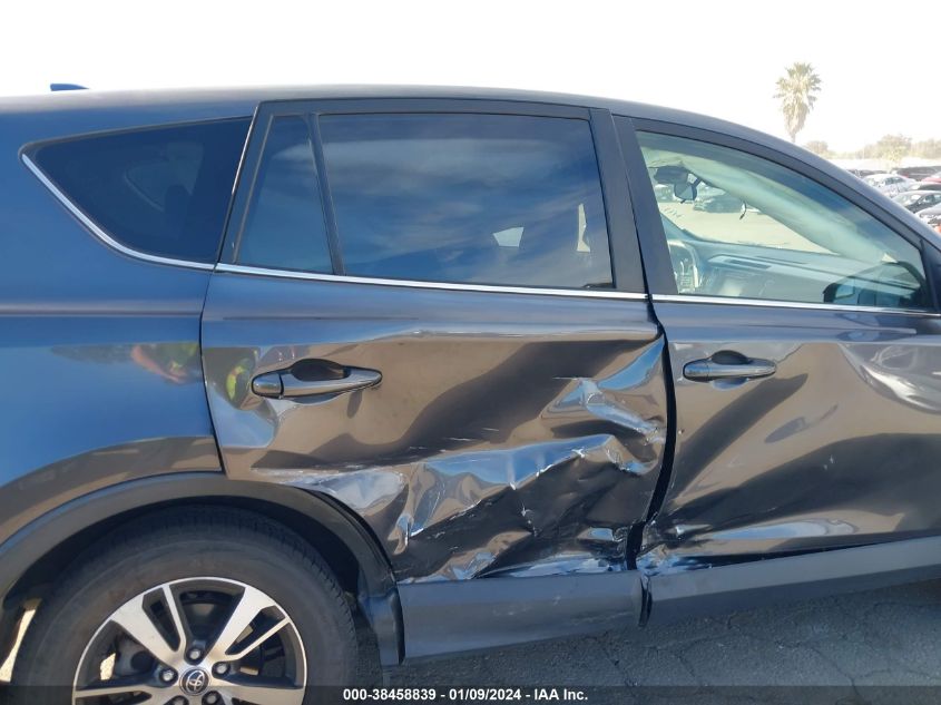 JTMWFREV5JJ728135 2018 Toyota Rav4 Xle