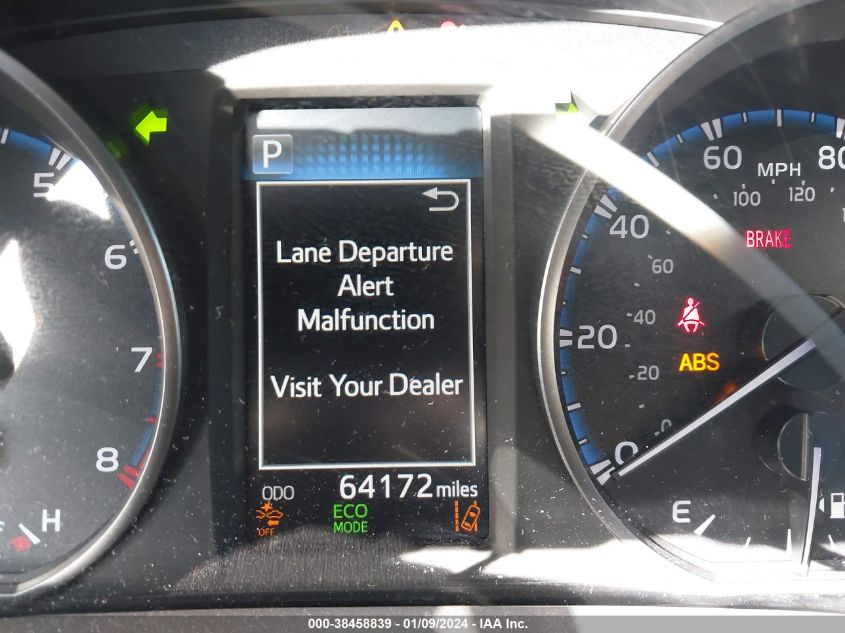 JTMWFREV5JJ728135 2018 Toyota Rav4 Xle