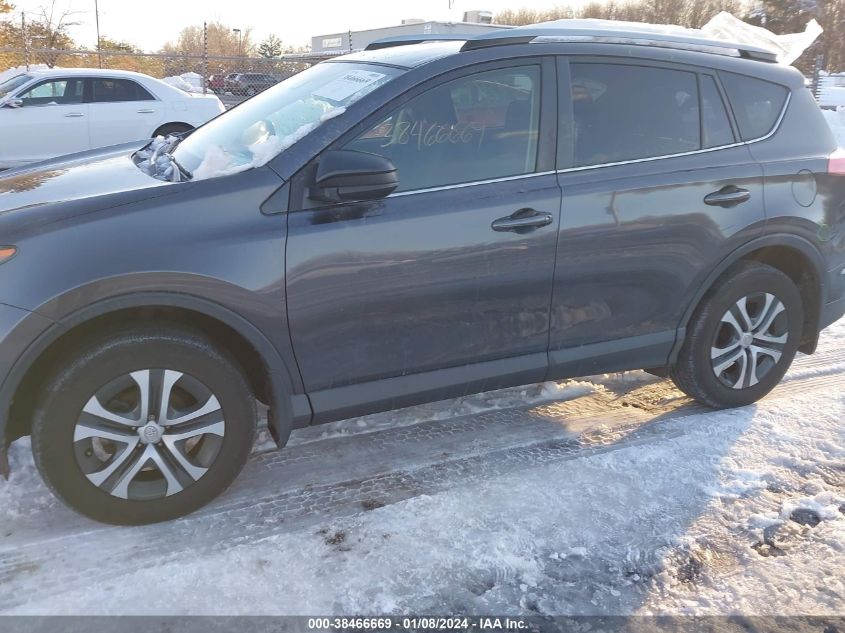 JTMBFREV3JJ725409 2018 Toyota Rav4 Le