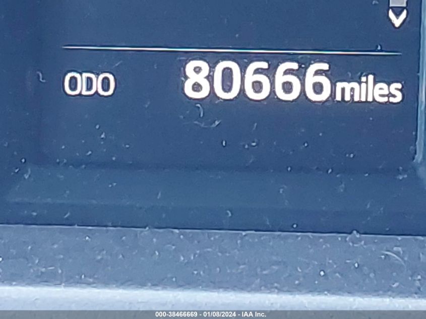 JTMBFREV3JJ725409 2018 Toyota Rav4 Le