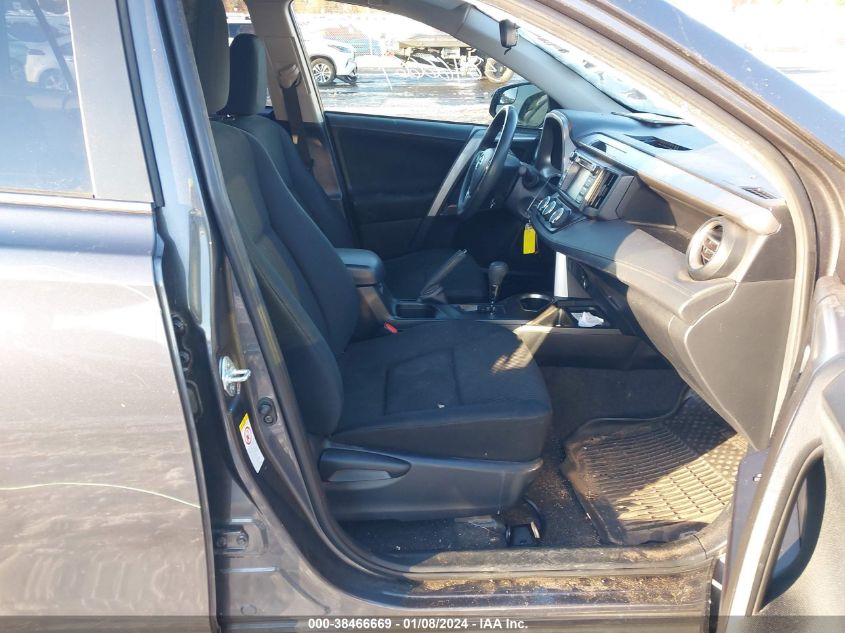 JTMBFREV3JJ725409 2018 Toyota Rav4 Le