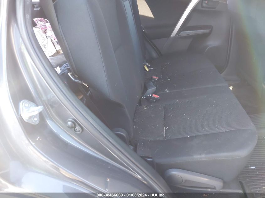 JTMBFREV3JJ725409 2018 Toyota Rav4 Le