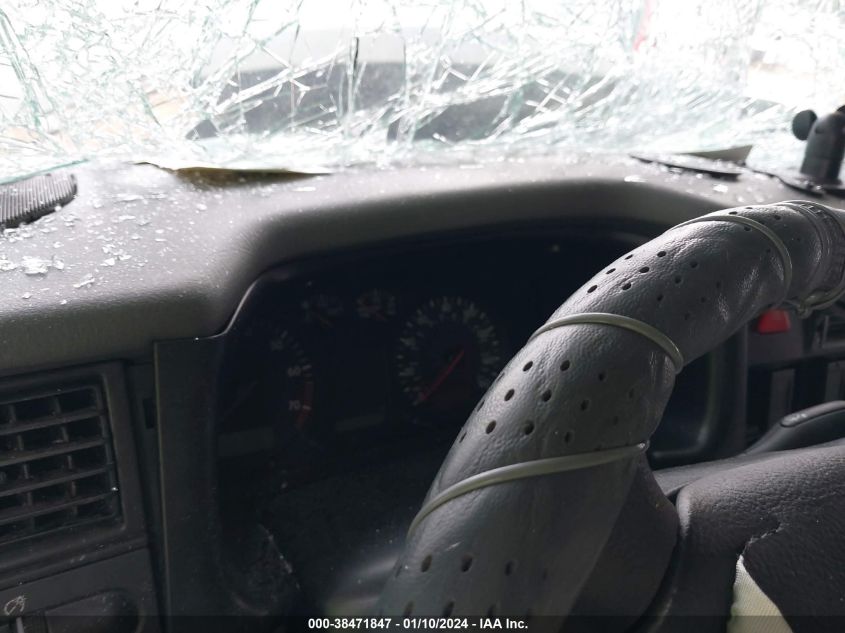 2003 Volkswagen Eurovan VIN: WV3AB470X3H066828 Lot: 38471847