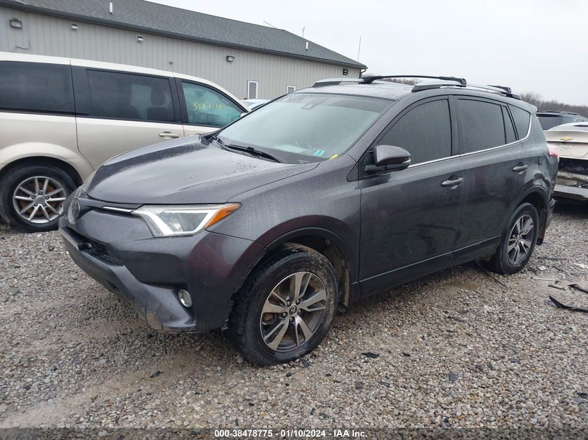 JTMRFREVXJJ213693 2018 Toyota Rav4 Xle