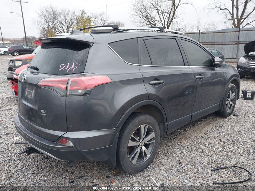 JTMRFREVXJJ213693 2018 Toyota Rav4 Xle
