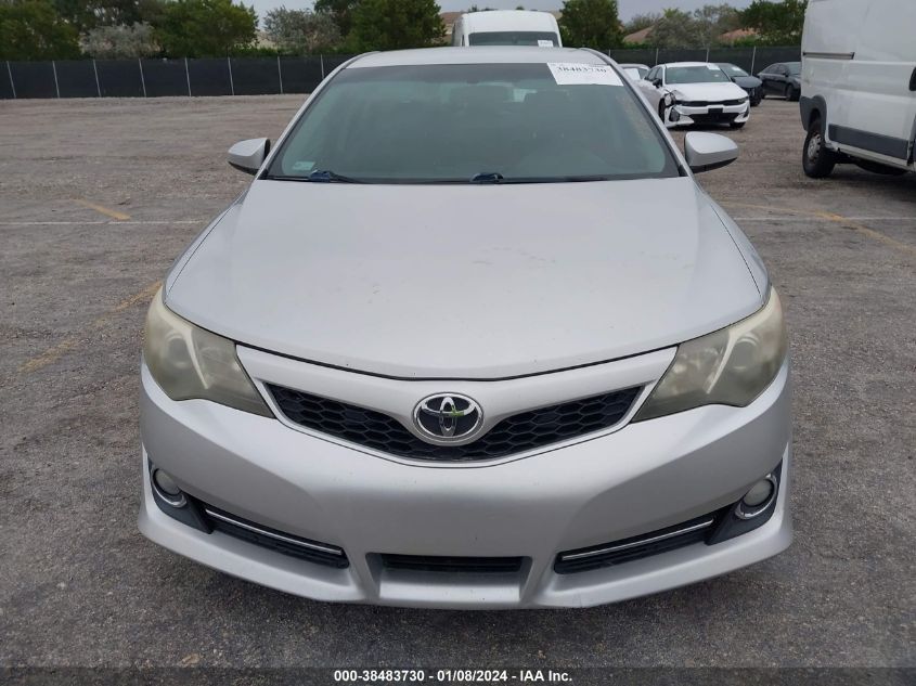 4T1BF1FK1EU772945 2014 Toyota Camry Se