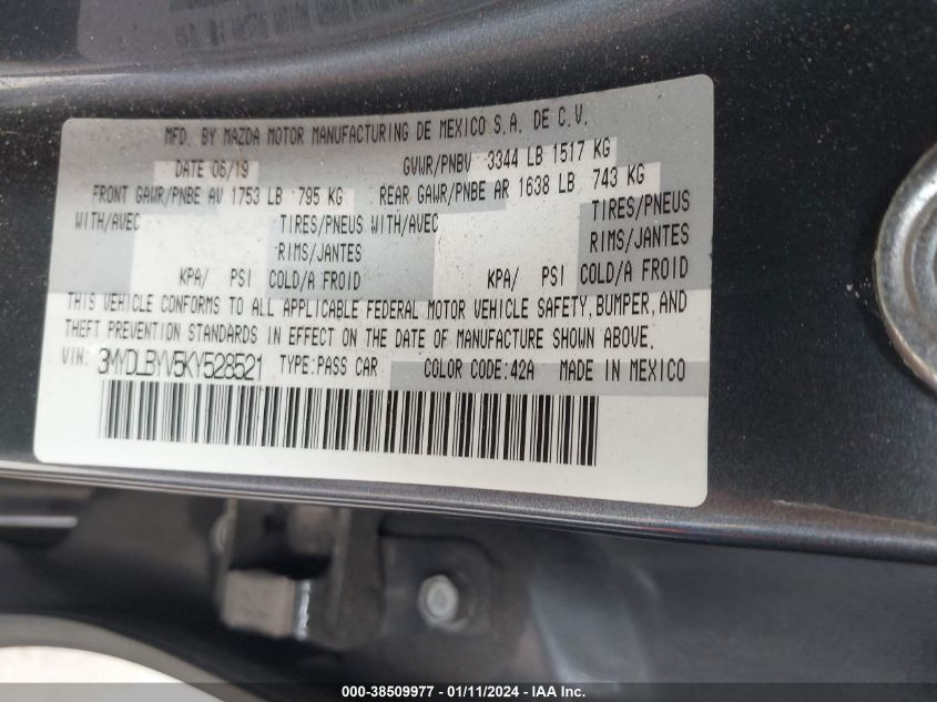 3MYDLBYV5KY528521 2019 Toyota Yaris L