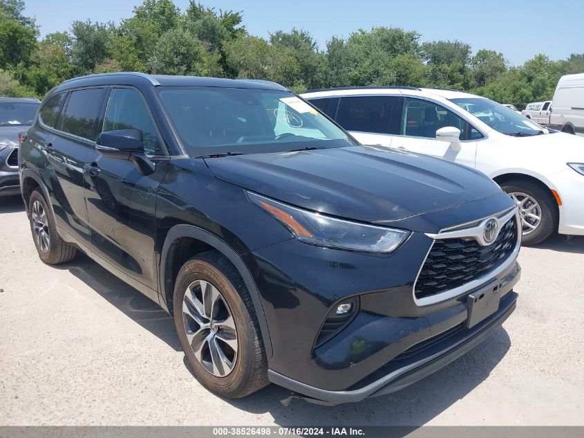 2022 TOYOTA HIGHLANDER XLE - 5TDGZRAHXNS128635