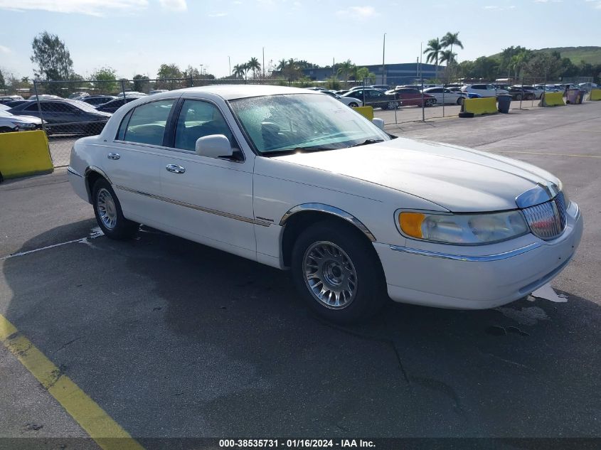 1999 Lincoln Town Car Cartier VIN: 1LNFM83W1XY613457 Lot: 38535731