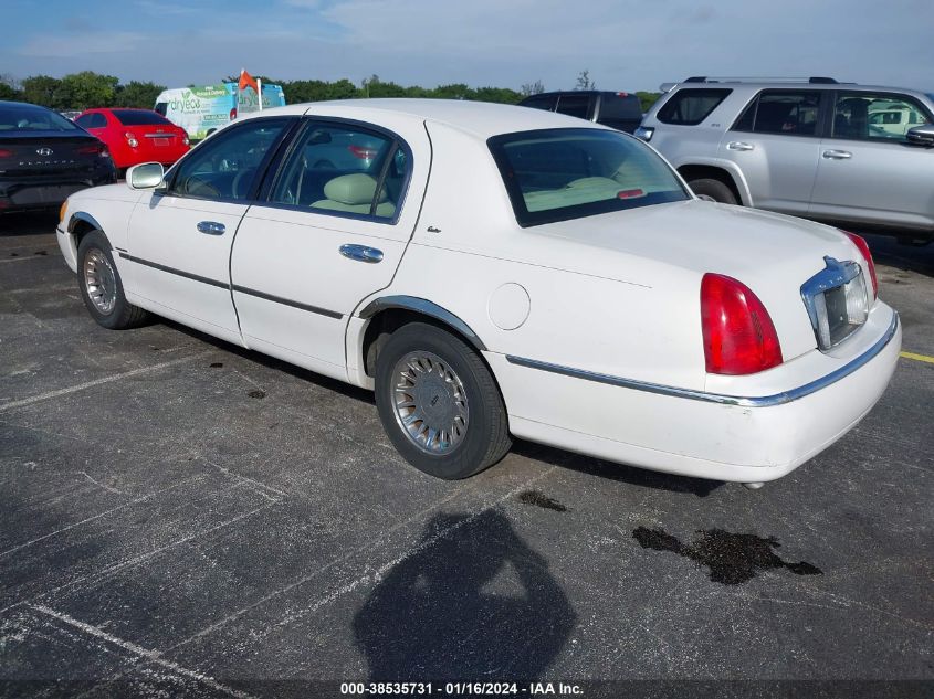 1LNFM83W1XY613457 1999 Lincoln Town Car Cartier