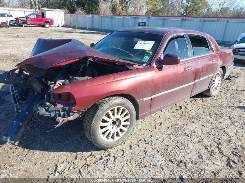 2004 Lincoln Town Car Signature VIN: 1LNHM81W84Y601605 Lot: 38549487