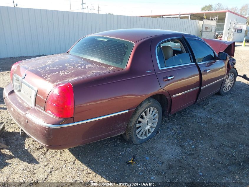 1LNHM81W84Y601605 2004 Lincoln Town Car Signature