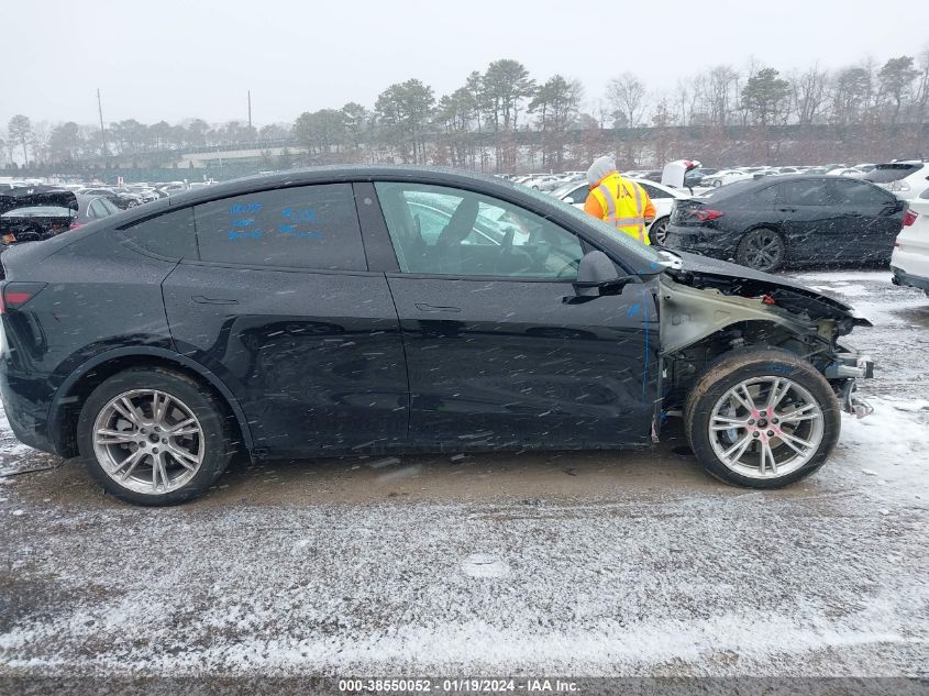 2022 Tesla Model Y Long Range Dual Motor All-Wheel Drive VIN: 7SAYGDEE8NF307129 Lot: 38550052