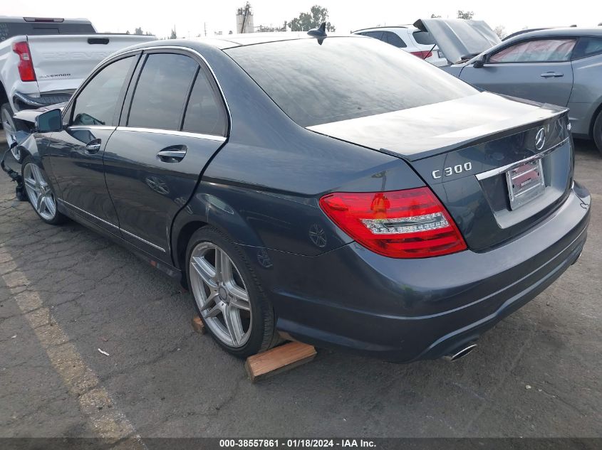 2014 Mercedes-Benz C 300 Luxury 4Matic/Sport 4Matic VIN: WDDGF8AB0EA942598 Lot: 38557861