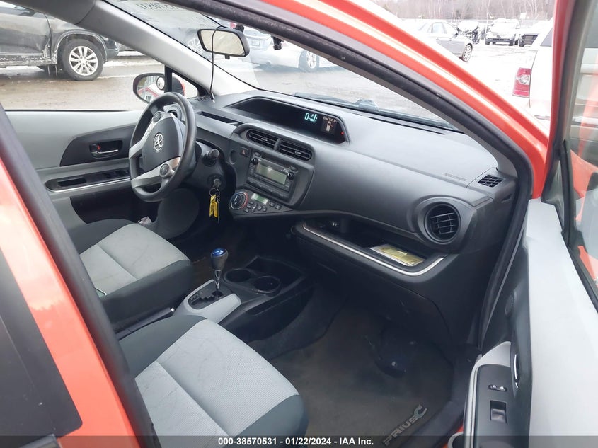 2014 Toyota Prius C Two VIN: JTDKDTB39E1081300 Lot: 38570531