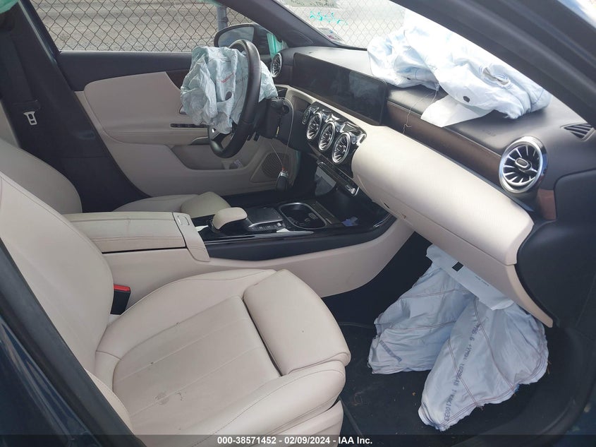 2022 Mercedes-Benz A 220 VIN: W1K3G4EBXNJ338524 Lot: 38571452